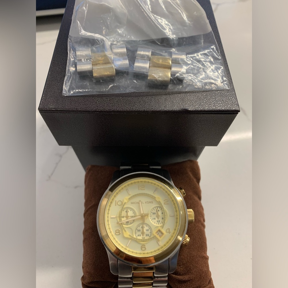 MK oversized runway watch
